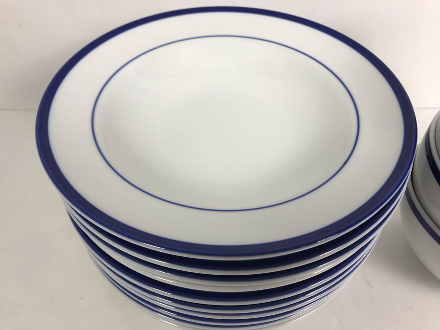 Brasserie Blue By Williams-Sonoma (5) Cereal Soup Bowls And (10) 9' Large Rim Soup Bowls $300 Replacement Value [Photo 3]