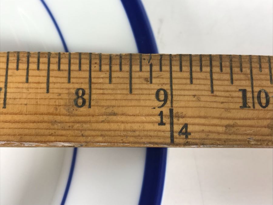 Brasserie Blue By Williams-Sonoma (5) Cereal Soup Bowls And (10) 9' Large Rim Soup Bowls $300 Replacement Value [Photo 11]