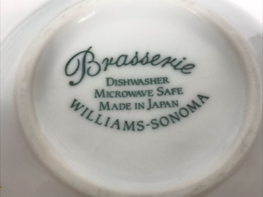 Brasserie Blue By Williams-Sonoma (5) Cereal Soup Bowls And (10) 9' Large Rim Soup Bowls $300 Replacement Value [Photo 10]