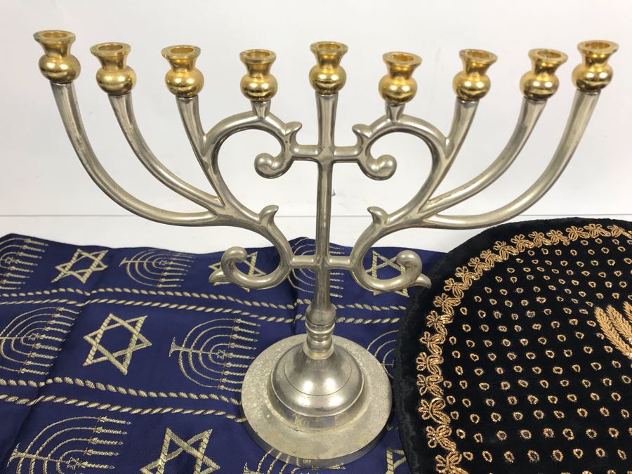 Jewish Menorah, Round Gold Embroidery Cover And Table Runner [Photo 7]