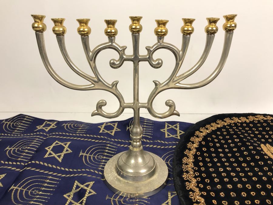 Jewish Menorah, Round Gold Embroidery Cover And Table Runner [Photo 6]