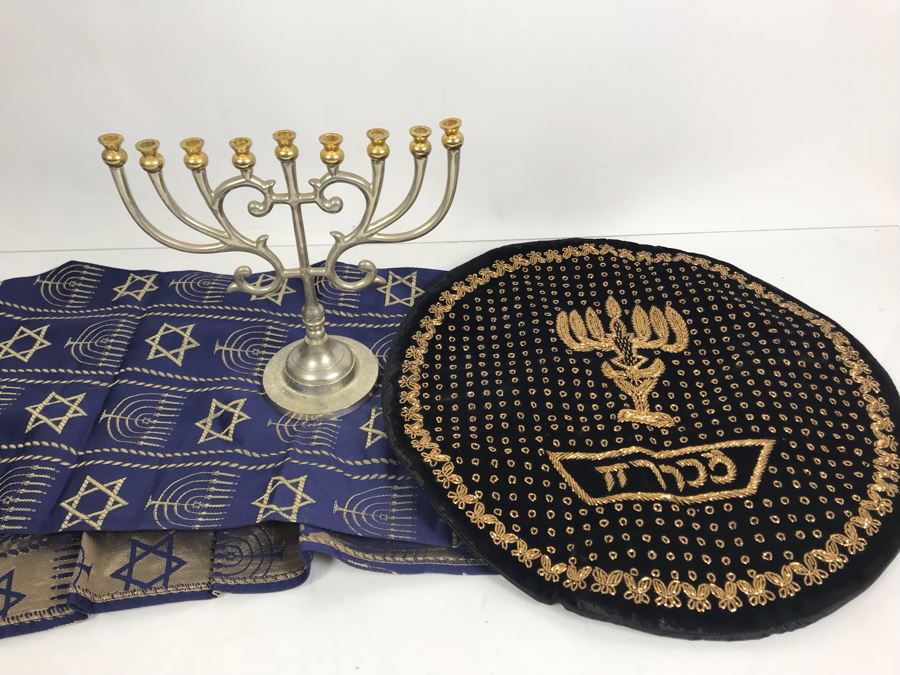Jewish Menorah, Round Gold Embroidery Cover And Table Runner [Photo 5]