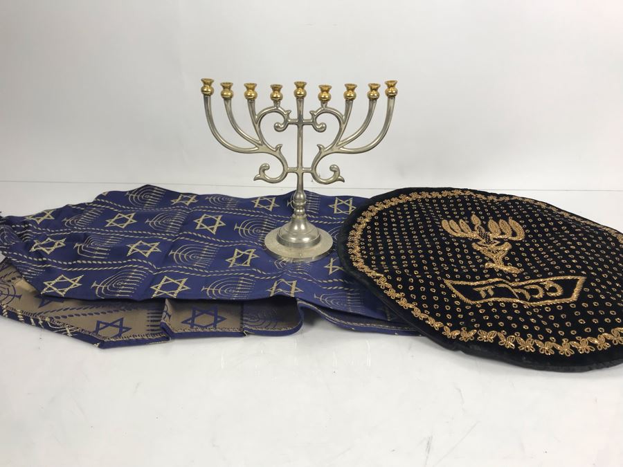 Jewish Menorah, Round Gold Embroidery Cover And Table Runner [Photo 4]