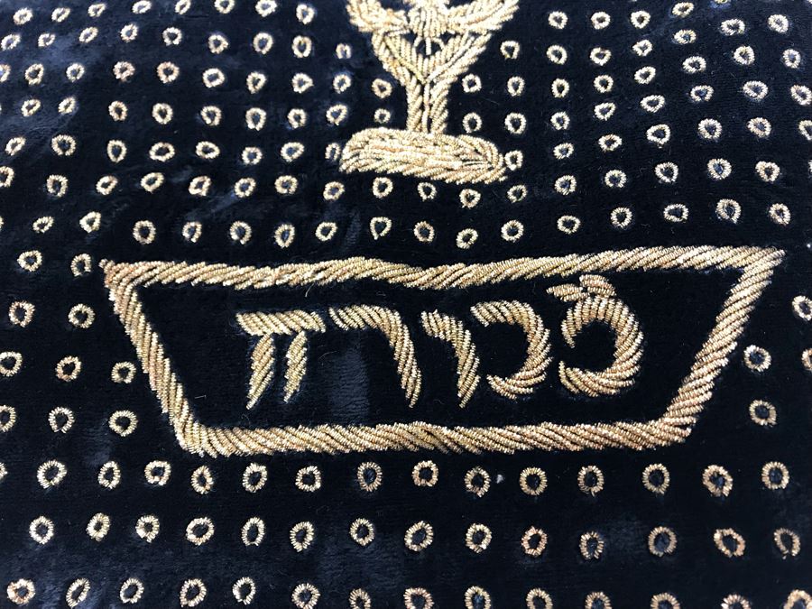 Jewish Menorah, Round Gold Embroidery Cover And Table Runner [Photo 11]
