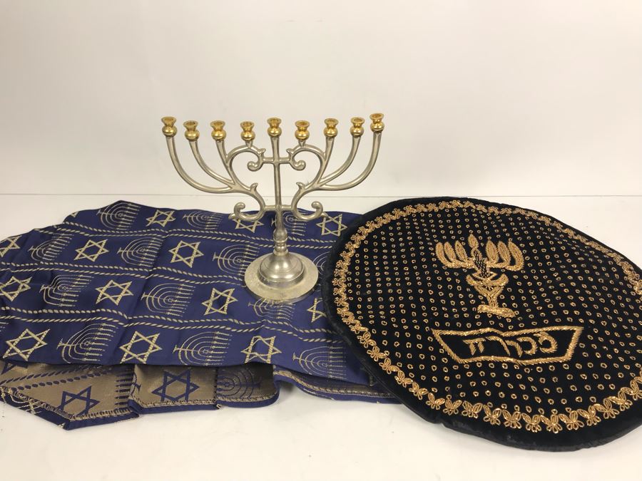 Jewish Menorah, Round Gold Embroidery Cover And Table Runner [Photo 3]