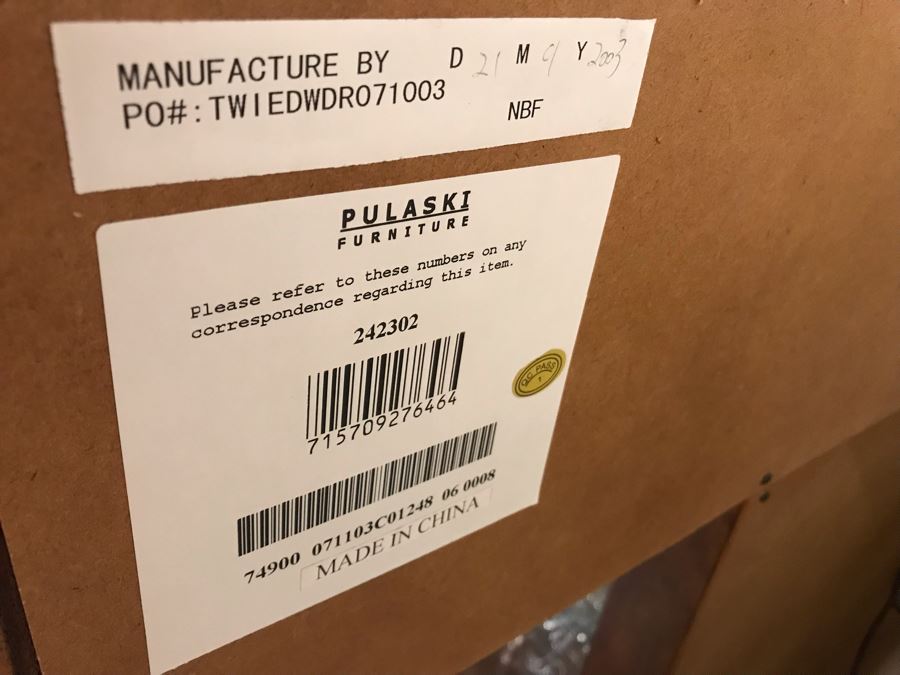 Pulaski Furniture Ornate Sideboard Cabinet Table With Drawers And Lighted Display Cabinet 62'W X 22'D X 38.5'H [Photo 12]