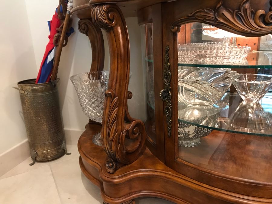 Pulaski Furniture Ornate Sideboard Cabinet Table With Drawers And Lighted Display Cabinet 62'W X 22'D X 38.5'H [Photo 10]