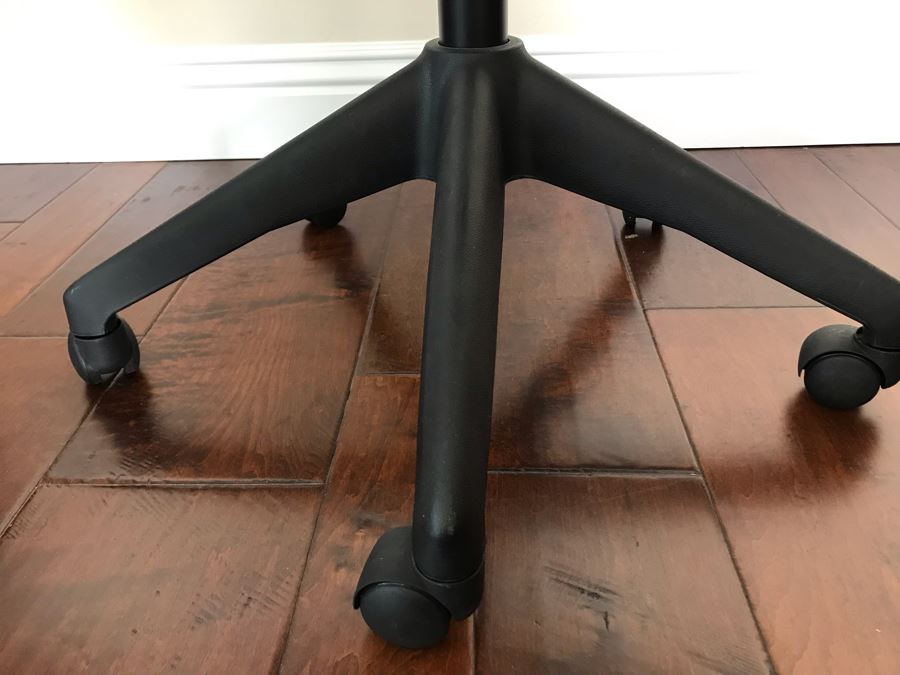 Adjustable Side Table On Casters [Photo 5]