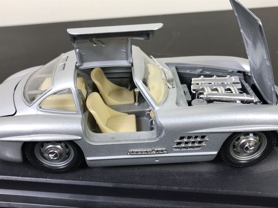 Scala Bburago Jaguar 'E' 1961 Made In Italy 1:18 Scale And Bburago Mercedes Benz 300SL 1954 Model Cars [Photo 14]