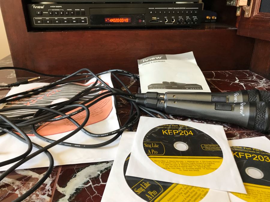 IVIEW-300PK Karoke Machine With (2) Microphones And (3) Karoke Cds [Photo 2]