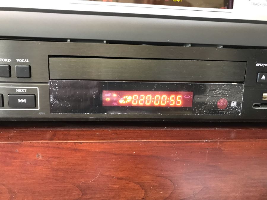 IVIEW-300PK Karoke Machine With (2) Microphones And (3) Karoke Cds [Photo 4]