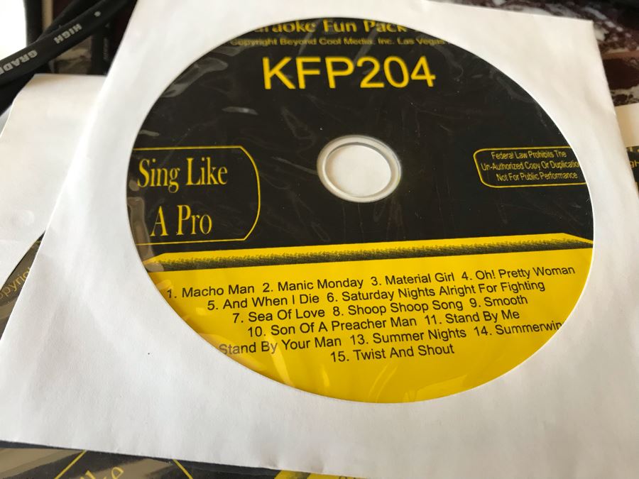 IVIEW-300PK Karoke Machine With (2) Microphones And (3) Karoke Cds [Photo 8]