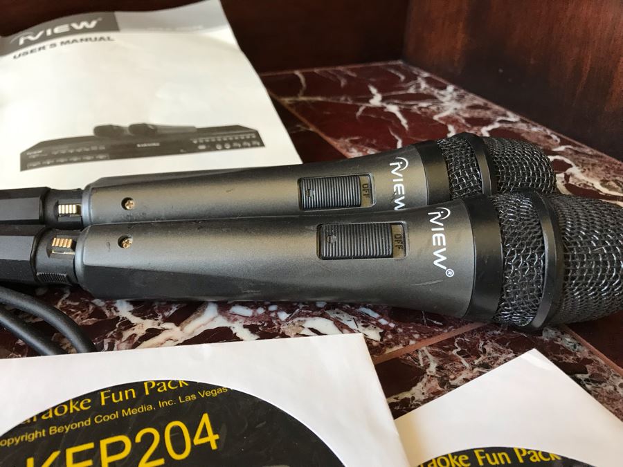 IVIEW-300PK Karoke Machine With (2) Microphones And (3) Karoke Cds [Photo 6]