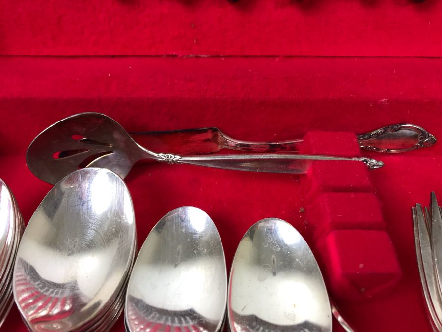 WM Rogers & Son Victorian Rose Pattern Silverplate Flatware Set With Storage Box Apx. Service For 12 [Photo 4]