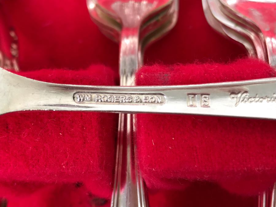 WM Rogers & Son Victorian Rose Pattern Silverplate Flatware Set With Storage Box Apx. Service For 12 [Photo 12]