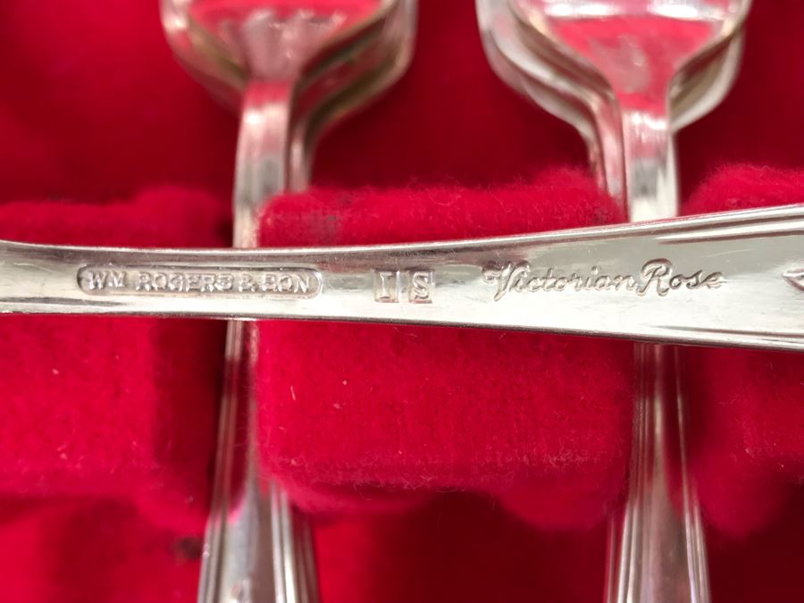 WM Rogers & Son Victorian Rose Pattern Silverplate Flatware Set With Storage Box Apx. Service For 12 [Photo 6]