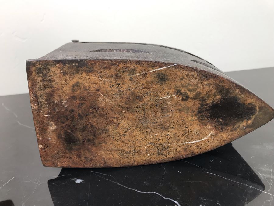 Pair Of Vintage Irons, Vintage Bed Warmer Pan And Vintage Cigar Advertising Box [Photo 9]