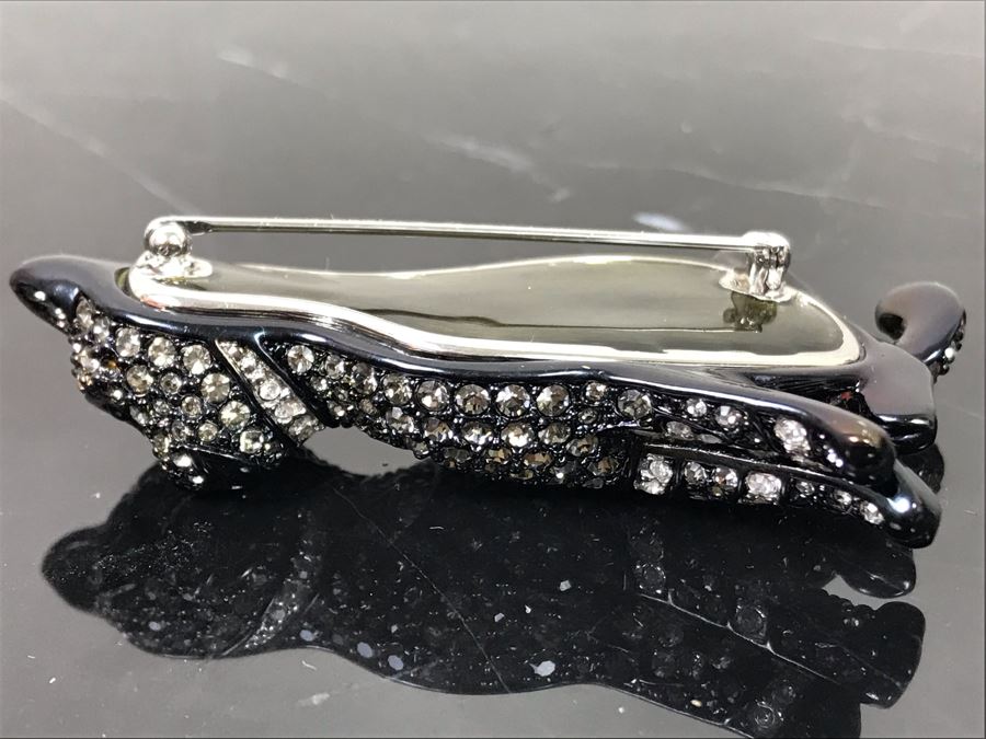 Signed Swan Swarovski Crystal Cat Brooch Pin With Green Cabachon Crystals For Eyes 2.5'H [Photo 10]