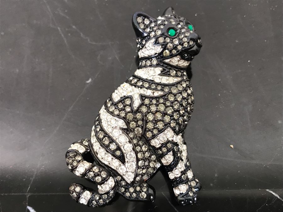 Signed Swan Swarovski Crystal Cat Brooch Pin With Green Cabachon Crystals For Eyes 2.5'H [Photo 3]