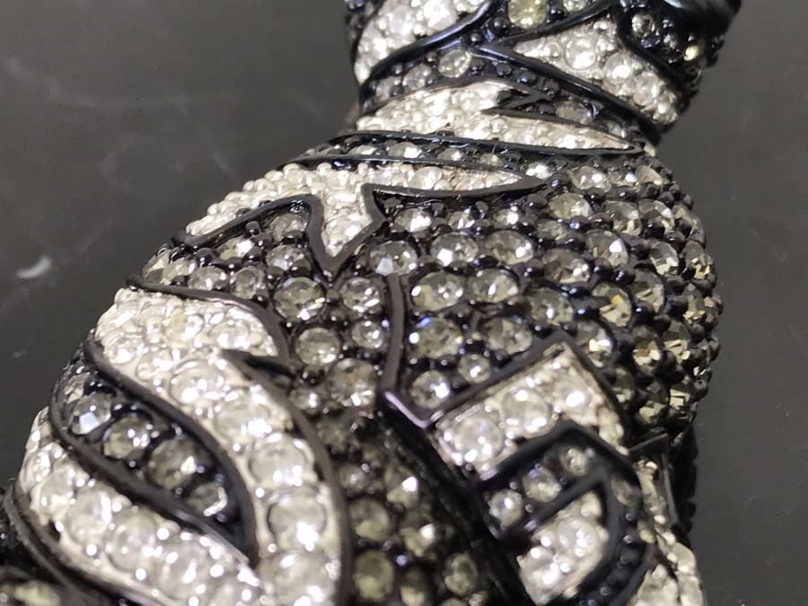 Signed Swan Swarovski Crystal Cat Brooch Pin With Green Cabachon Crystals For Eyes 2.5'H [Photo 5]