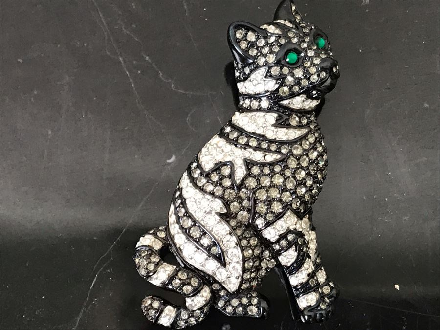 Signed Swan Swarovski Crystal Cat Brooch Pin With Green Cabachon Crystals For Eyes 2.5'H [Photo 7]