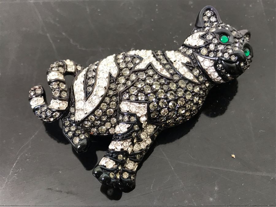 Signed Swan Swarovski Crystal Cat Brooch Pin With Green Cabachon Crystals For Eyes 2.5'H [Photo 2]