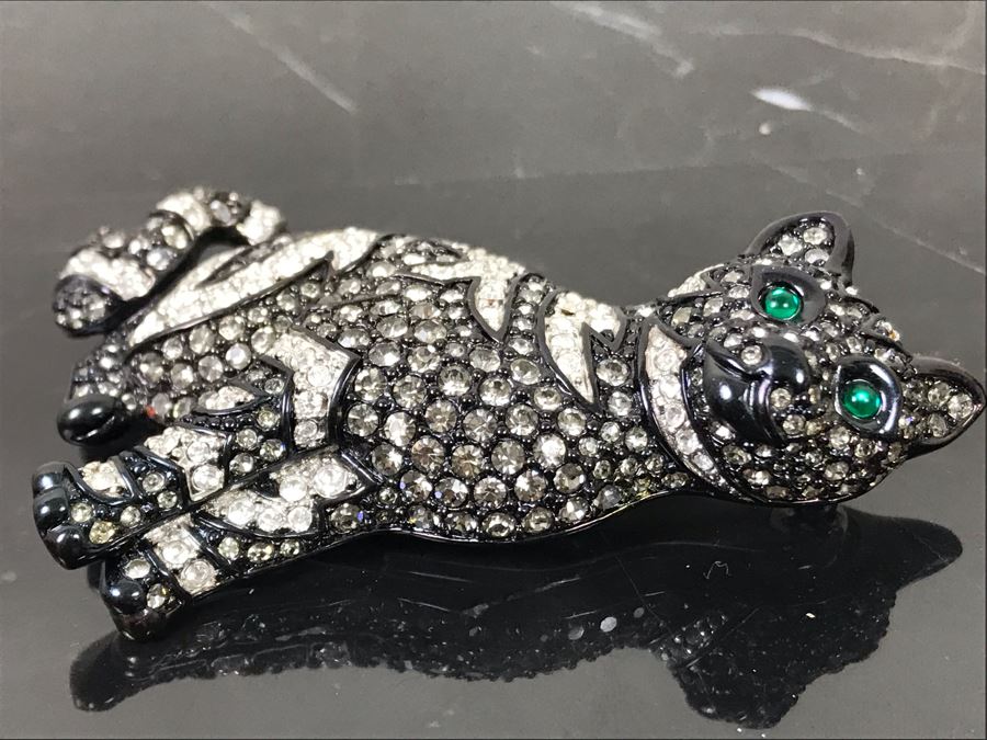 Signed Swan Swarovski Crystal Cat Brooch Pin With Green Cabachon Crystals For Eyes 2.5'H [Photo 11]