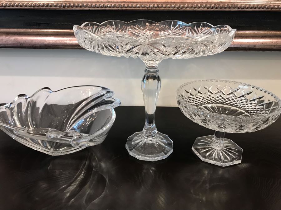 Crystal Lot With Pair Of Footed Pedestal Bowls And Crytal Bowl [Photo 1]
