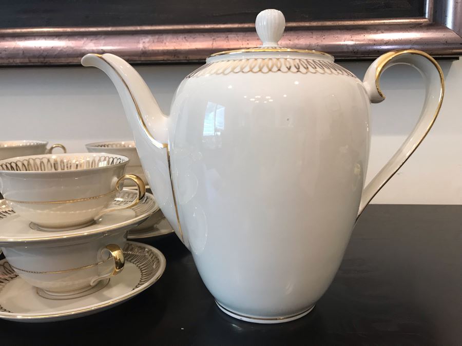 Elegant Hutschenreuther Bavaria C. T. Arzberg Coffee Pot, Creamer And Sugar With (12) Cups And Saucers Gold Rim [Photo 11]