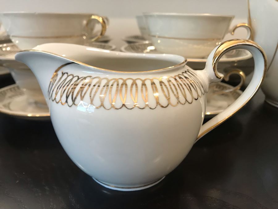Elegant Hutschenreuther Bavaria C. T. Arzberg Coffee Pot, Creamer And Sugar With (12) Cups And Saucers Gold Rim [Photo 7]