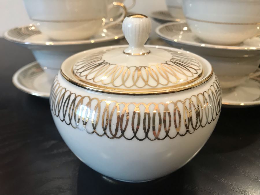 Elegant Hutschenreuther Bavaria C. T. Arzberg Coffee Pot, Creamer And Sugar With (12) Cups And Saucers Gold Rim [Photo 8]