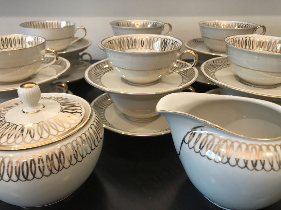Elegant Hutschenreuther Bavaria C. T. Arzberg Coffee Pot, Creamer And Sugar With (12) Cups And Saucers Gold Rim [Photo 4]