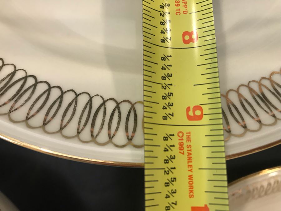 Hutschenreuther Bavaria C. T. Arzberg Soup Tureen, (2) Serving Platters, Bowls And Plates - Apx Service For 12 Gold Rim [Photo 17]