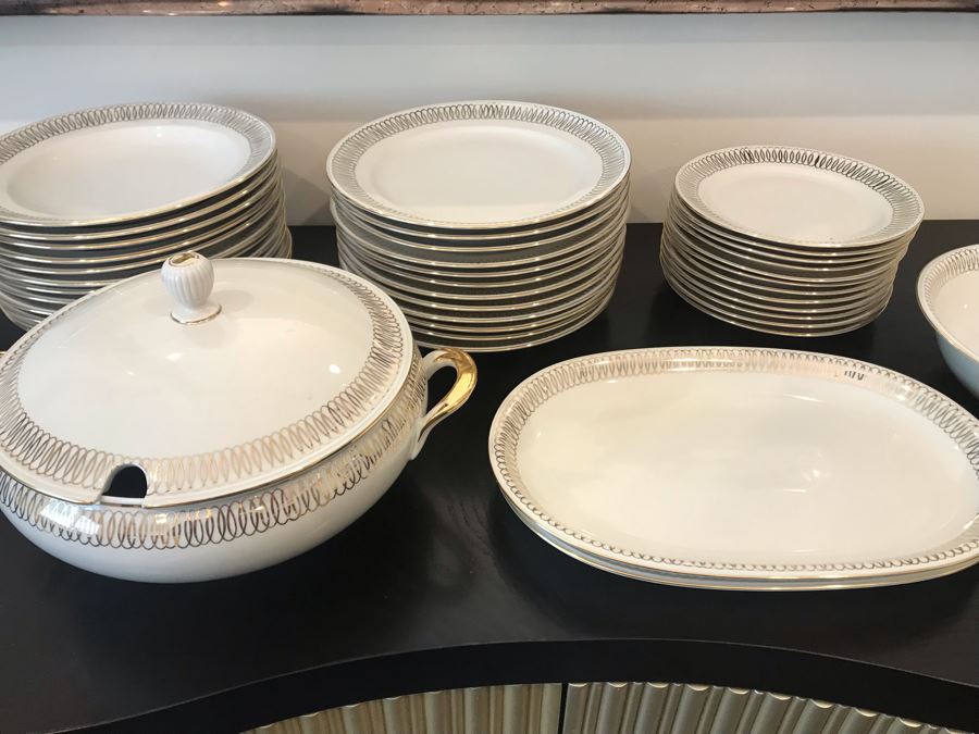 Hutschenreuther Bavaria C. T. Arzberg Soup Tureen, (2) Serving Platters, Bowls And Plates - Apx Service For 12 Gold Rim