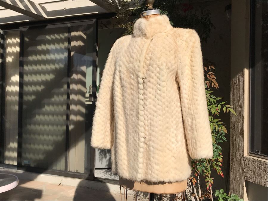 Mid-Century Artic Fox Fur Coat By Hudson's Bay Company Size Small [Photo 7]