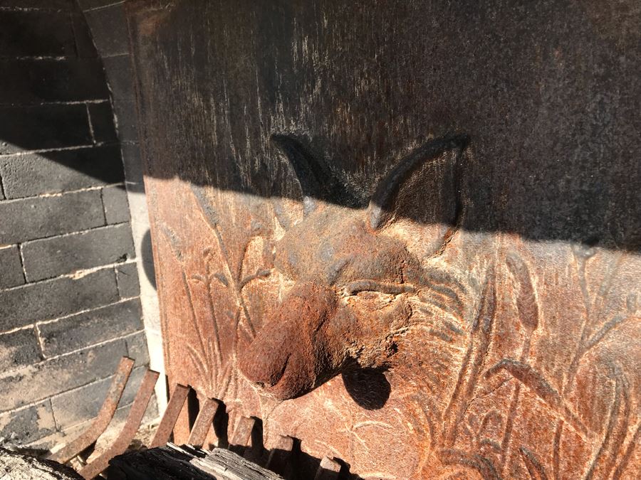 Vintage Cast Iron Embossed Fox Head Fireback Arched Top [Photo 2]