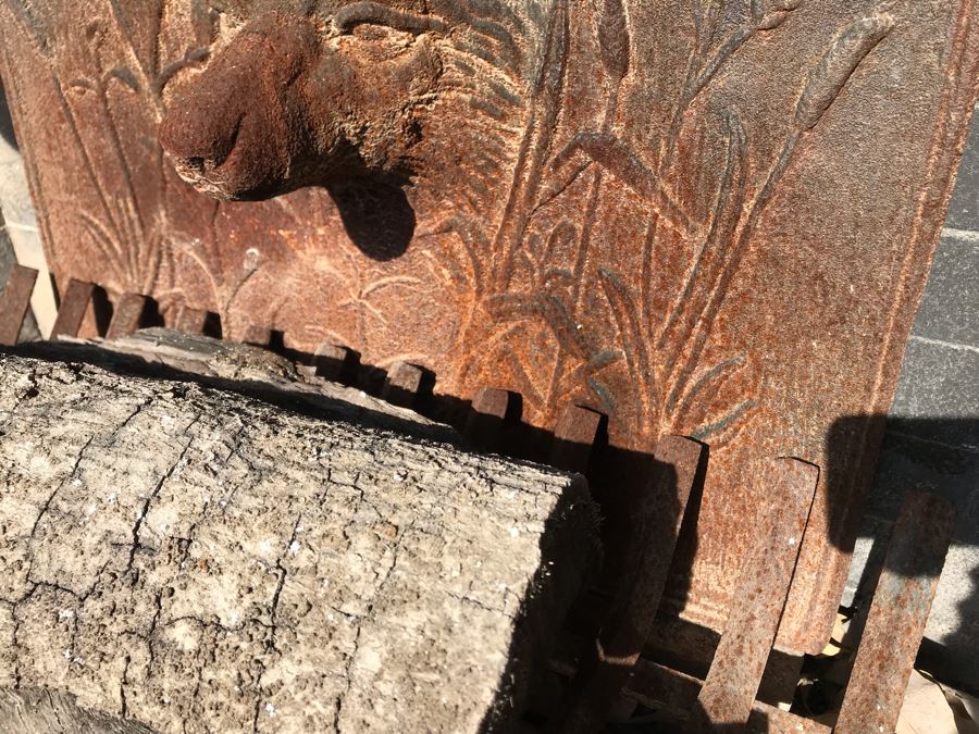 Vintage Cast Iron Embossed Fox Head Fireback Arched Top [Photo 5]