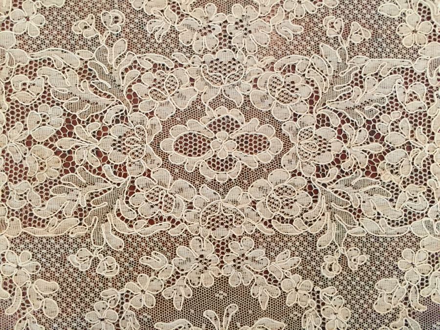 Vintage Battenberg Lace Tablecloth, Placemats And Table Runner [Photo 10]