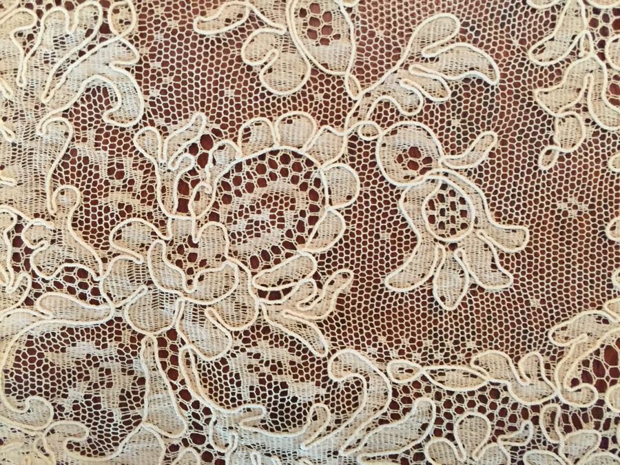 Vintage Battenberg Lace Tablecloth, Placemats And Table Runner [Photo 11]