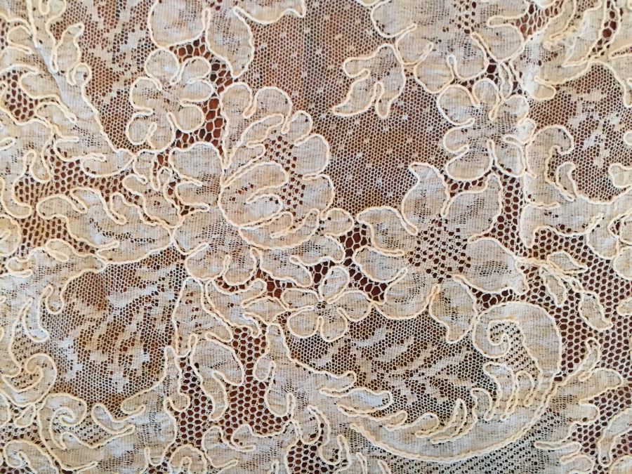 Vintage Battenberg Lace Tablecloth, Placemats And Table Runner [Photo 4]