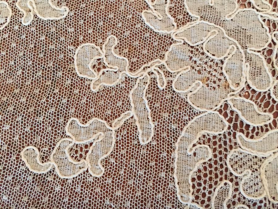 Vintage Battenberg Lace Tablecloth, Placemats And Table Runner [Photo 6]