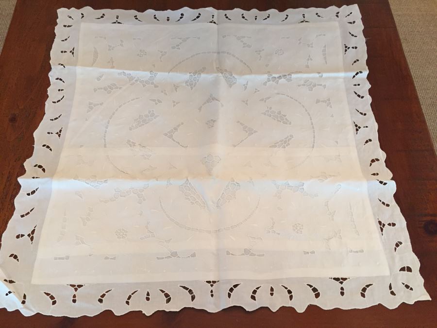 Pair Of Vintage Tablecloths [Photo 2]