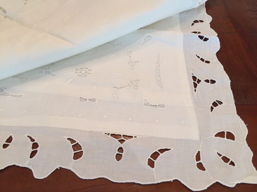 Pair Of Vintage Tablecloths [Photo 7]