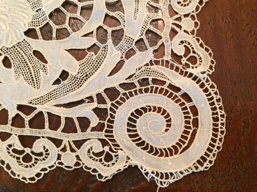 Set Of (3) Vintage Battenberg Lace Tablecloths [Photo 17]