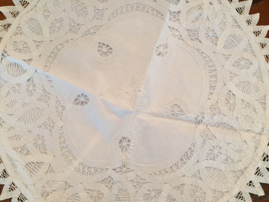 Set Of (3) Vintage Battenberg Lace Tablecloths [Photo 4]