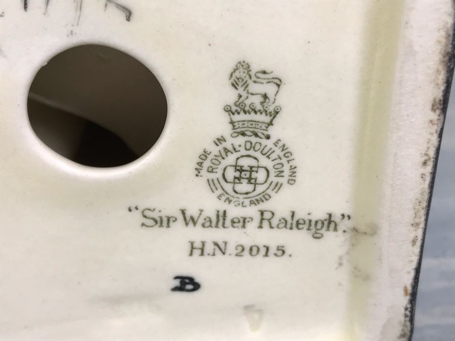 Royal Doulton England Sir Walter Raleigh Figurine HN 2015 11.5'H [Photo 13]