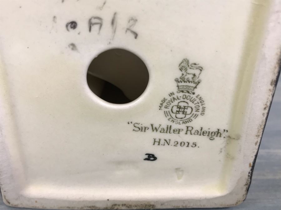 Royal Doulton England Sir Walter Raleigh Figurine HN 2015 11.5'H [Photo 12]