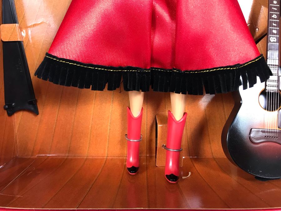 First In A Series Collector Edition Country Rose Barbie Doll With Box 17782 [Photo 9]