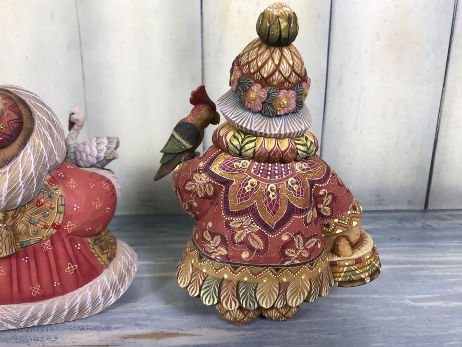 Pair Of Limited Edition G. DeBrekht Artistic Studios Christmas Decoration Figurines: 'Islander Santa' Cruising Series And 'The Broadmoor Santa' [Photo 12]