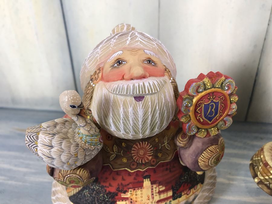 Pair Of Limited Edition G. DeBrekht Artistic Studios Christmas Decoration Figurines: 'Islander Santa' Cruising Series And 'The Broadmoor Santa' [Photo 4]